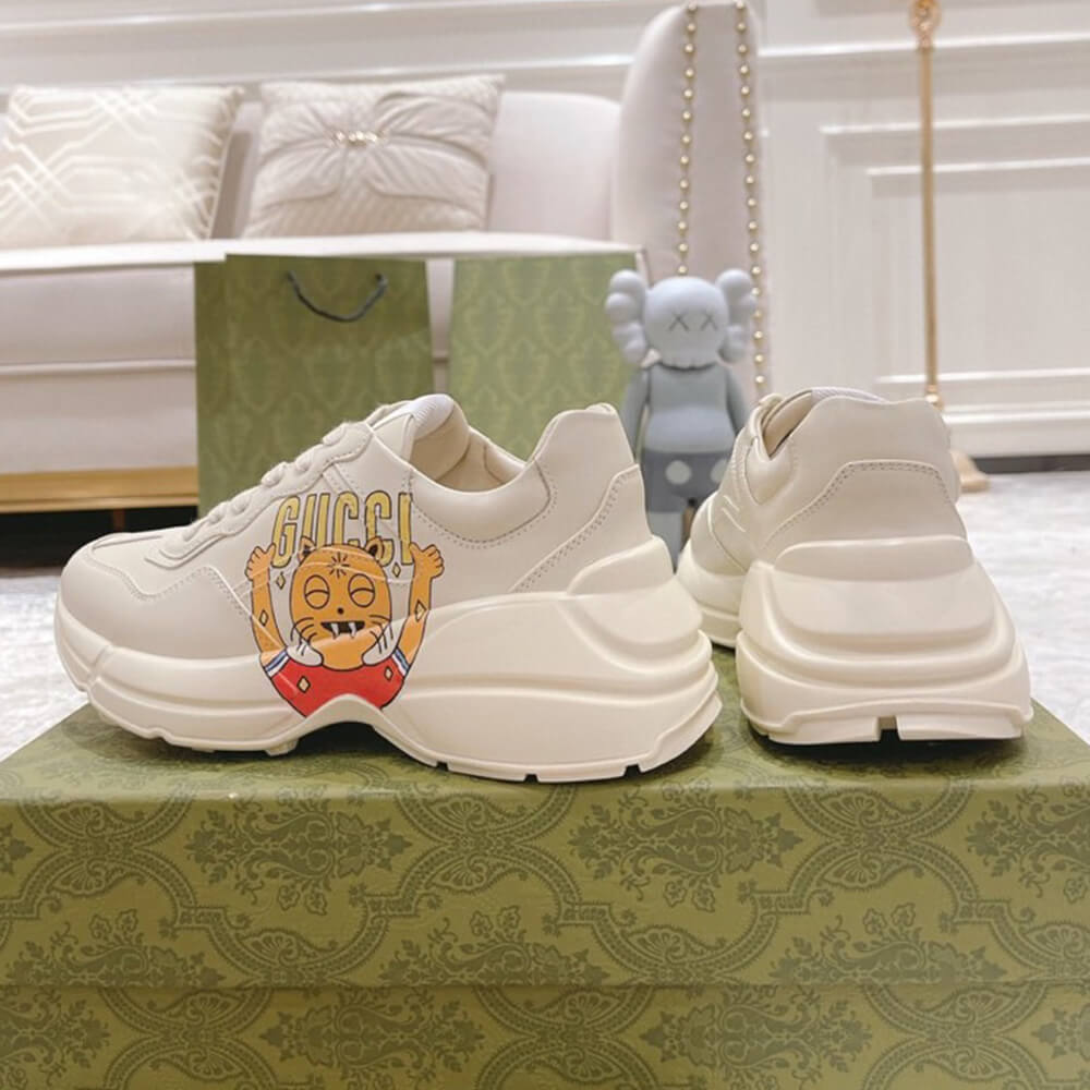 Rhyton sneaker with cat print