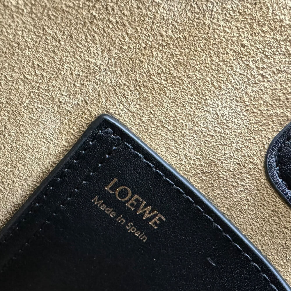 LOEWE Mini Pebble bucket in smooth calfskin(high-end grade)