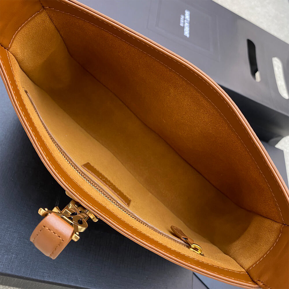 YSL le 5 a 7 in smooth leather