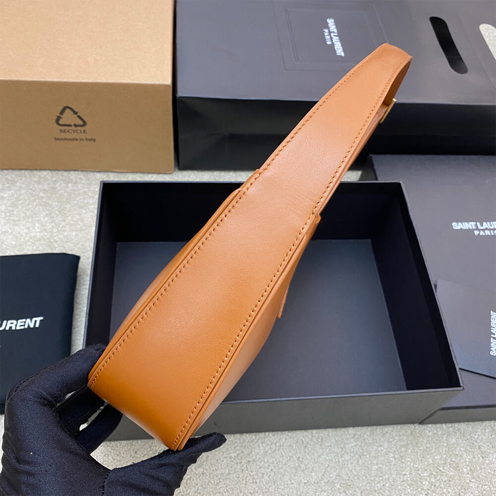 YSL le 5 a 7 in smooth leather