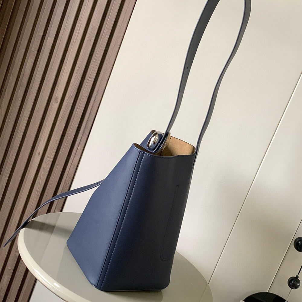 LOEWE Medium Pebble bucket in smooth calfskin(high-end grade)